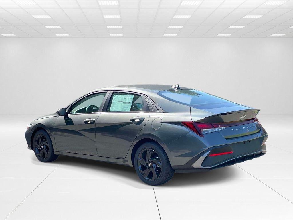 New 2026 Gray Hyundai SEL Sport Plus image 4