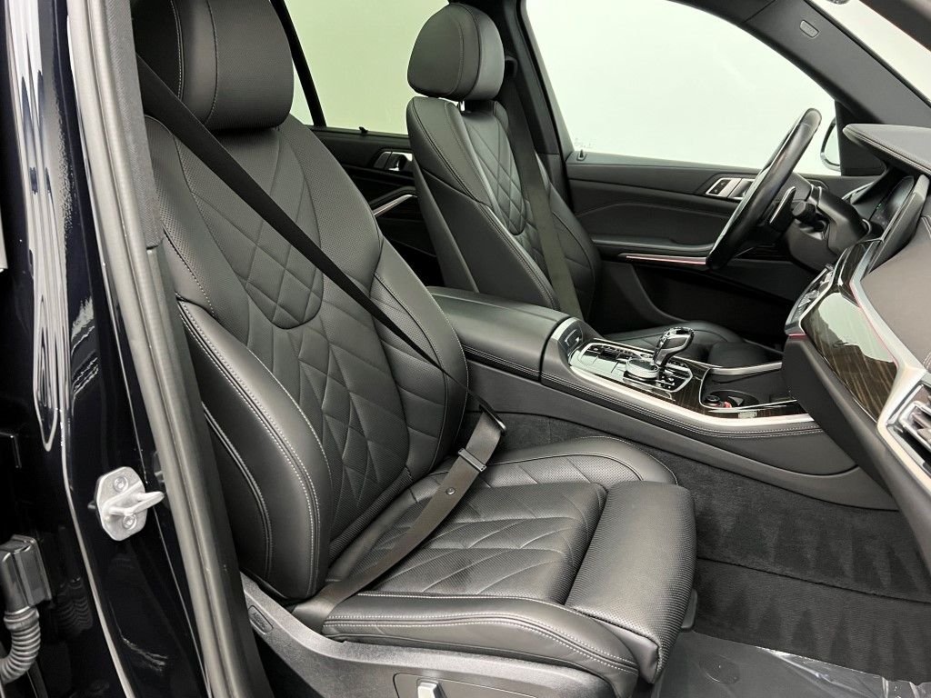 Used 2023 Carbon Black Metallic BMW xDrive40i image 13