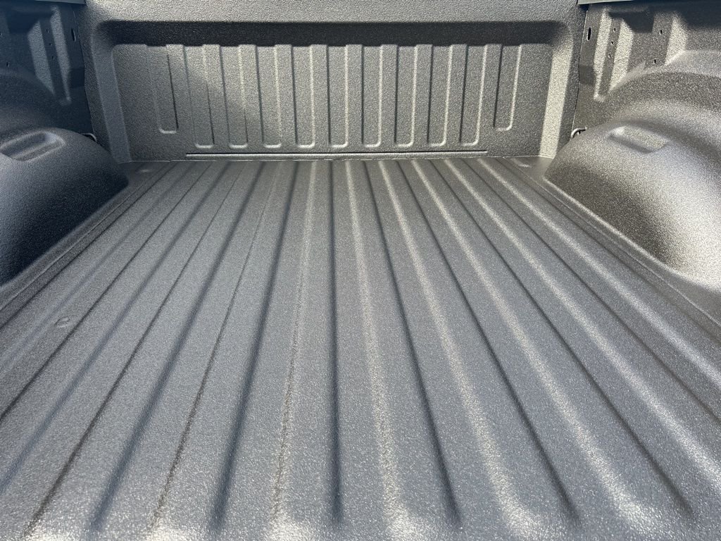 New 2026 Granite Crystal Metallic Clear-Coat Exterior Paint RAM Laramie image 18