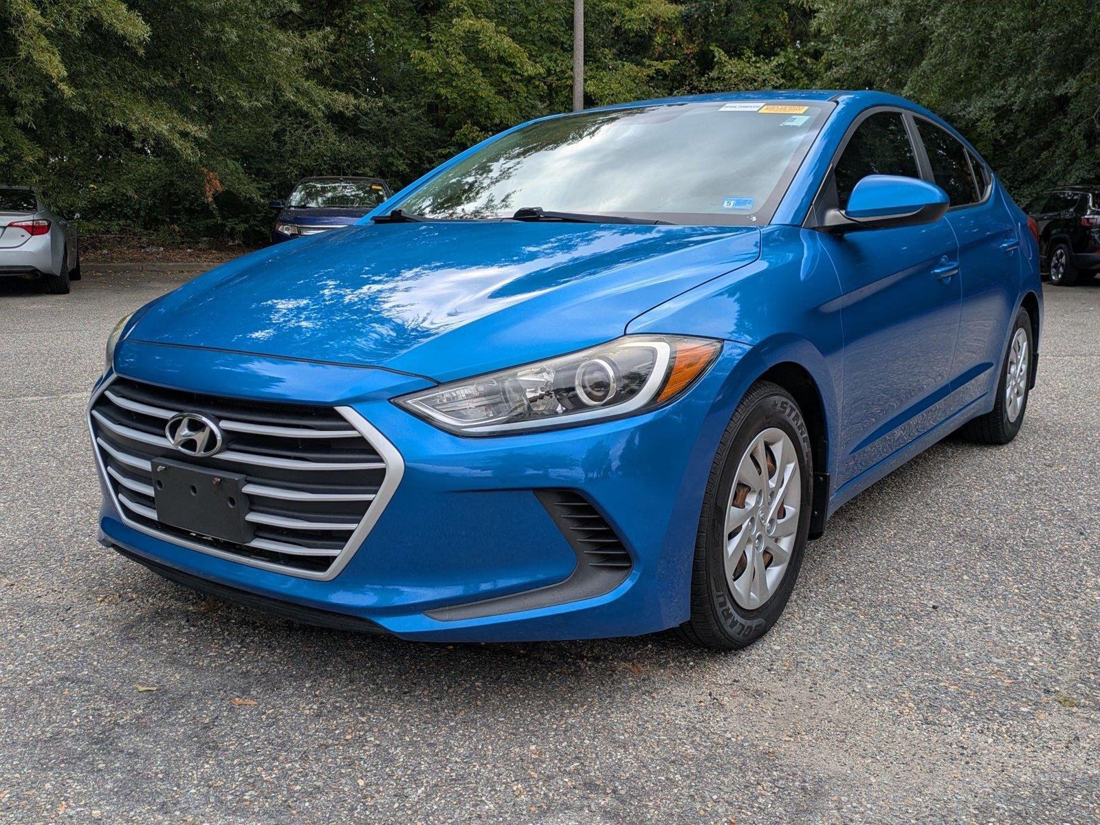 Used 2017 Electric Blue Hyundai SE image 8