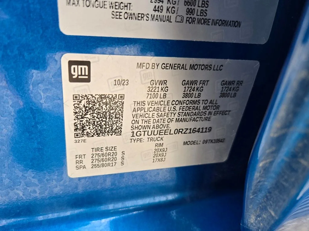 Used 2024 Blue GMC AT4 image 35