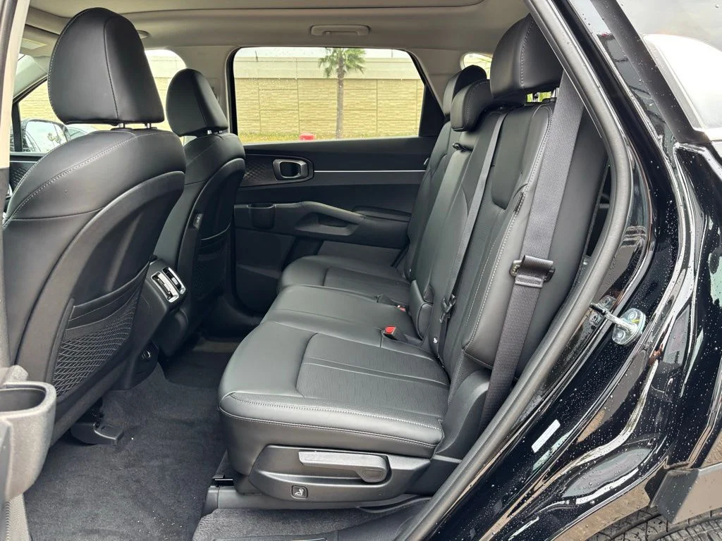 2025 Kia Sorento S - Photo 17