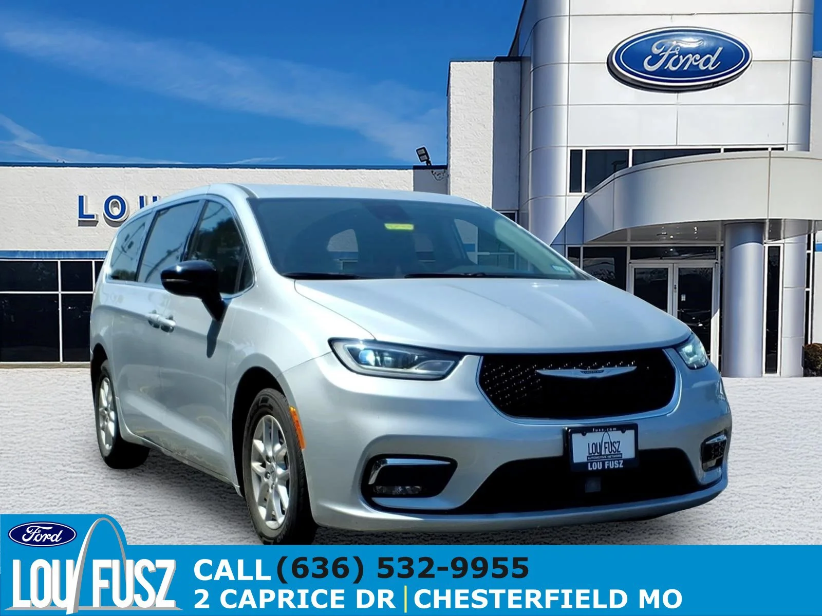 2024 Chrysler Pacifica Touring L's photo