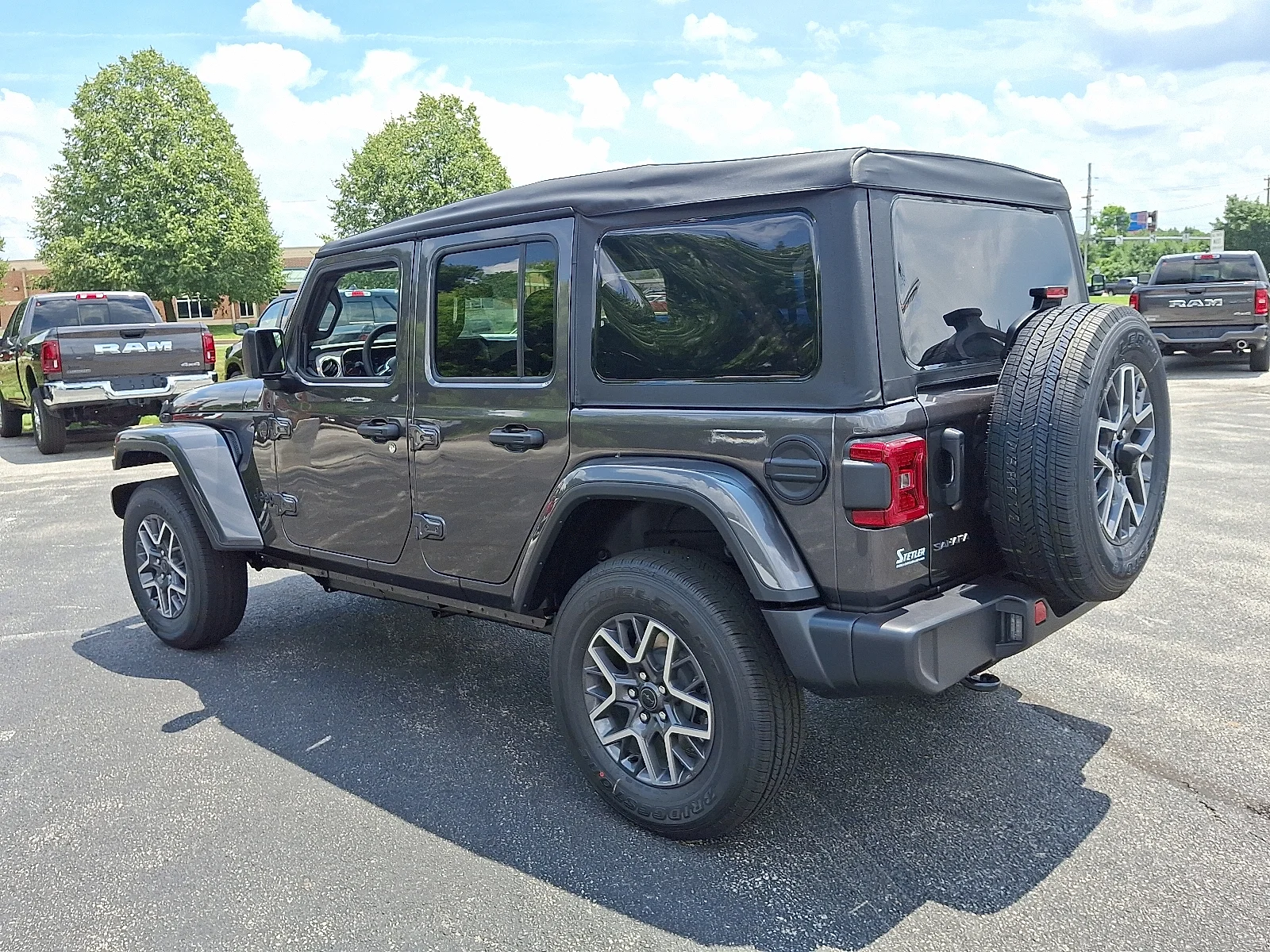 2025 Jeep Wrangler 4-Door Sahara - Photo 6