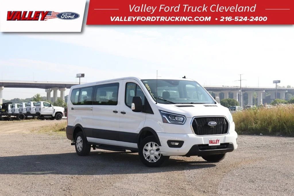 Used 2023 Oxford White Ford XLT image 1