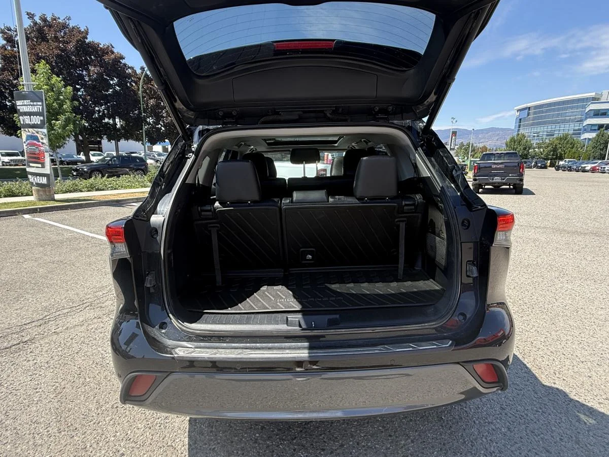 Used 2020 Black Toyota Limited Awd image 5