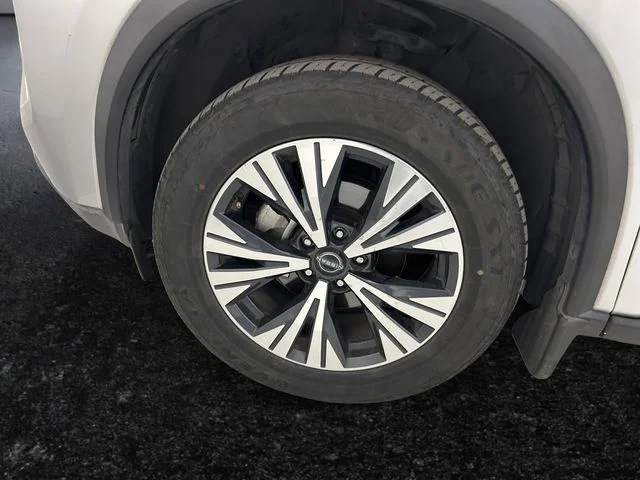 Used 2022 Silver Nissan SV image 27