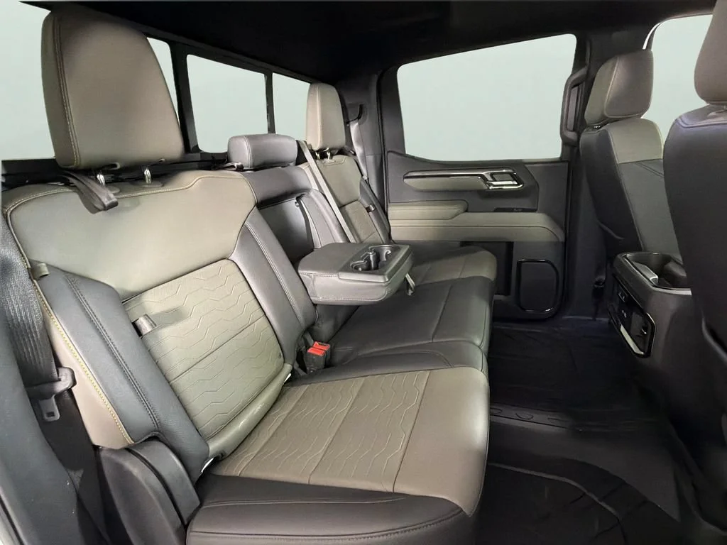 Used 2025 Summit White Chevrolet ZR2 image 31