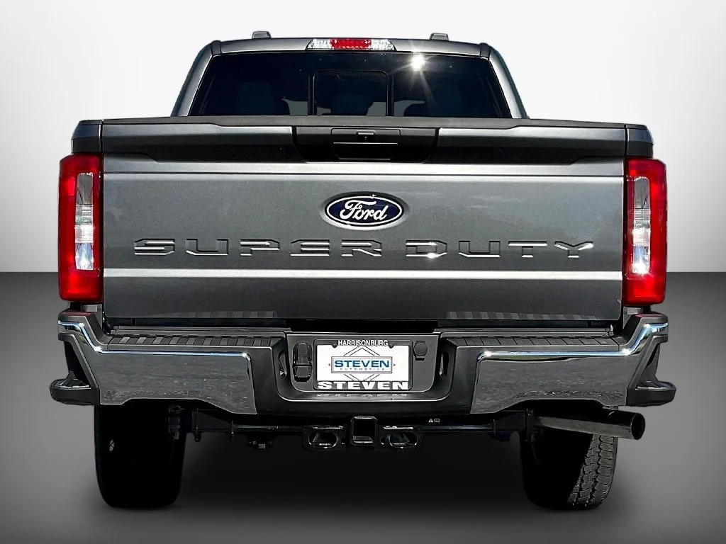 New 2027 Carbonized Gray Metallic Ford F-250® XLT image 4