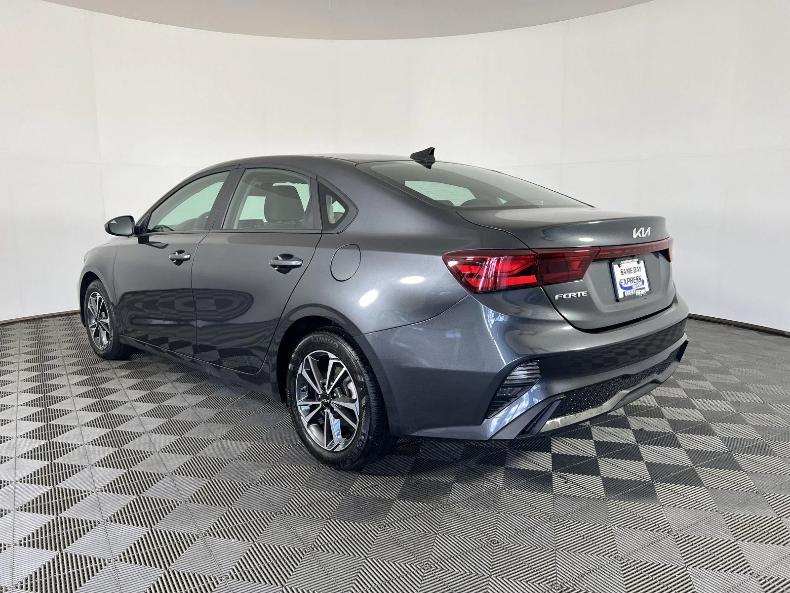 Used 2024 Gravity Gray Kia LXS image 5