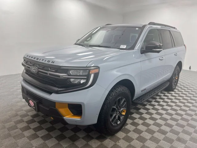 Used 2025 Gray Ford Tremor image 2