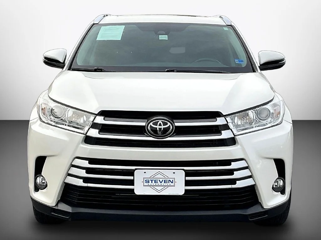 Used 2019 Blizzard Pearl Toyota XLE image 2