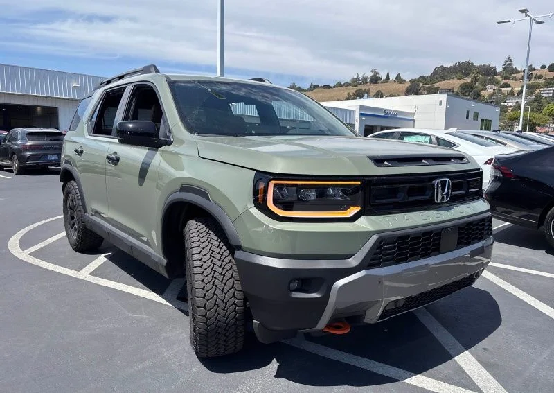 Used 2026 Green Metallic Honda TrailSport Elite image 2