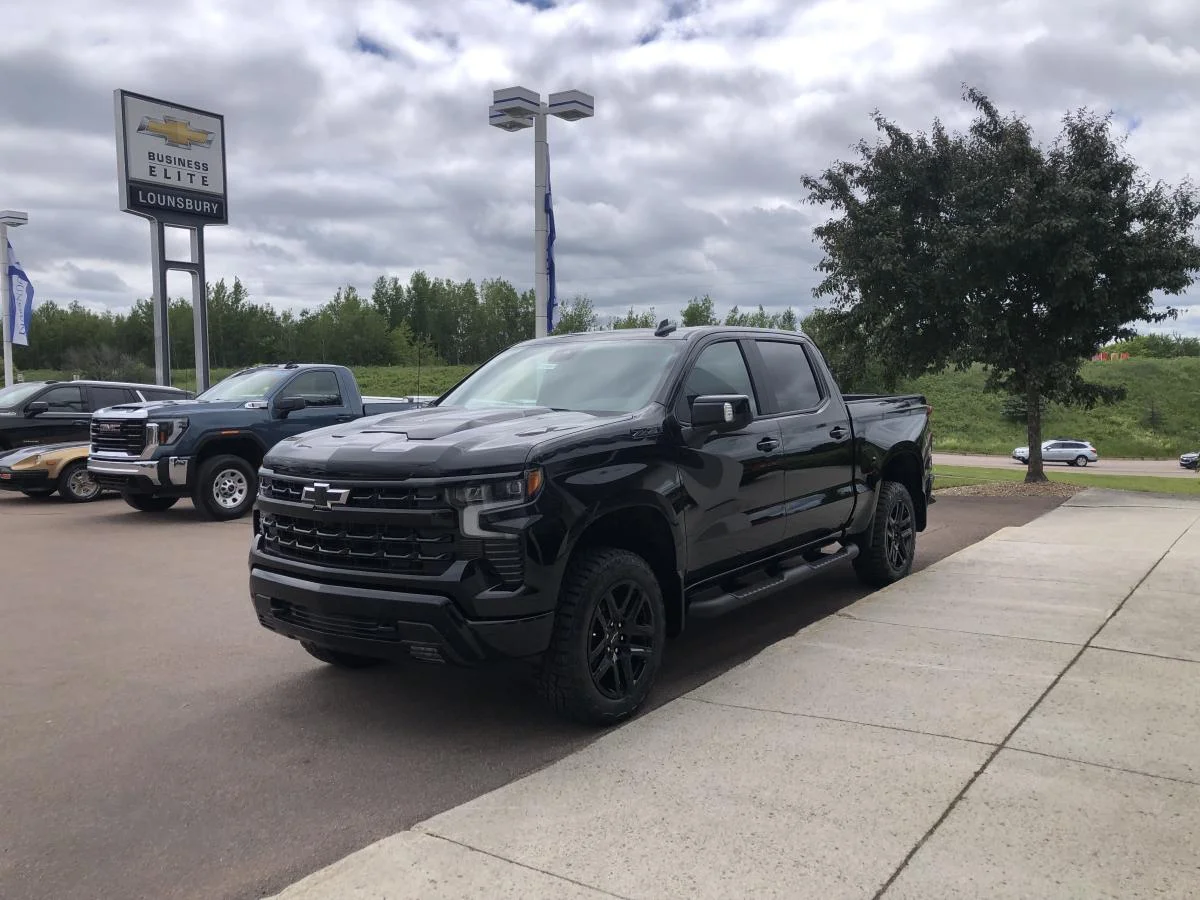 New 2026 Black Chevrolet 4wd Crew Cab 147" Lt image 4