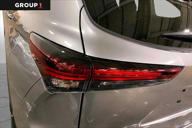 Certified Used 2025 PRECIOUS METAL Toyota  image 29