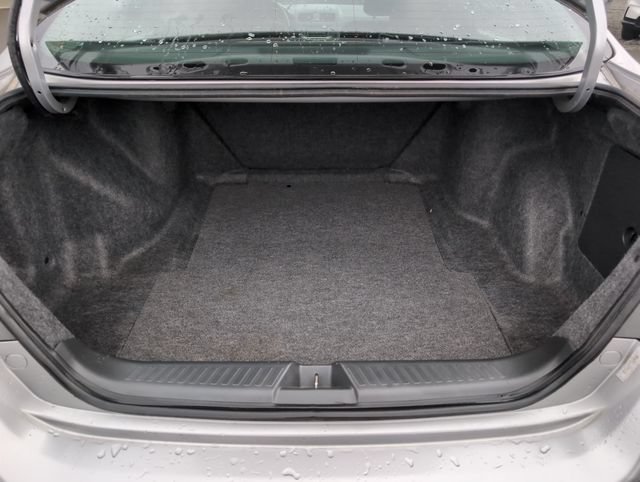 Used 2007 Alabaster Silver Metallic Honda VP image 14