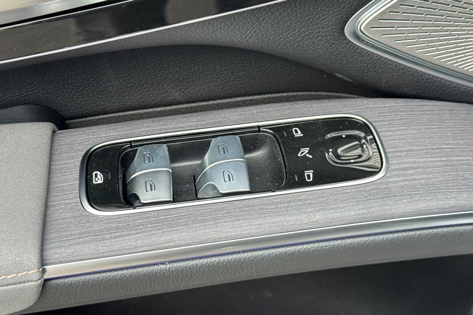New 2026 Black Mercedes-Benz 400 image 26
