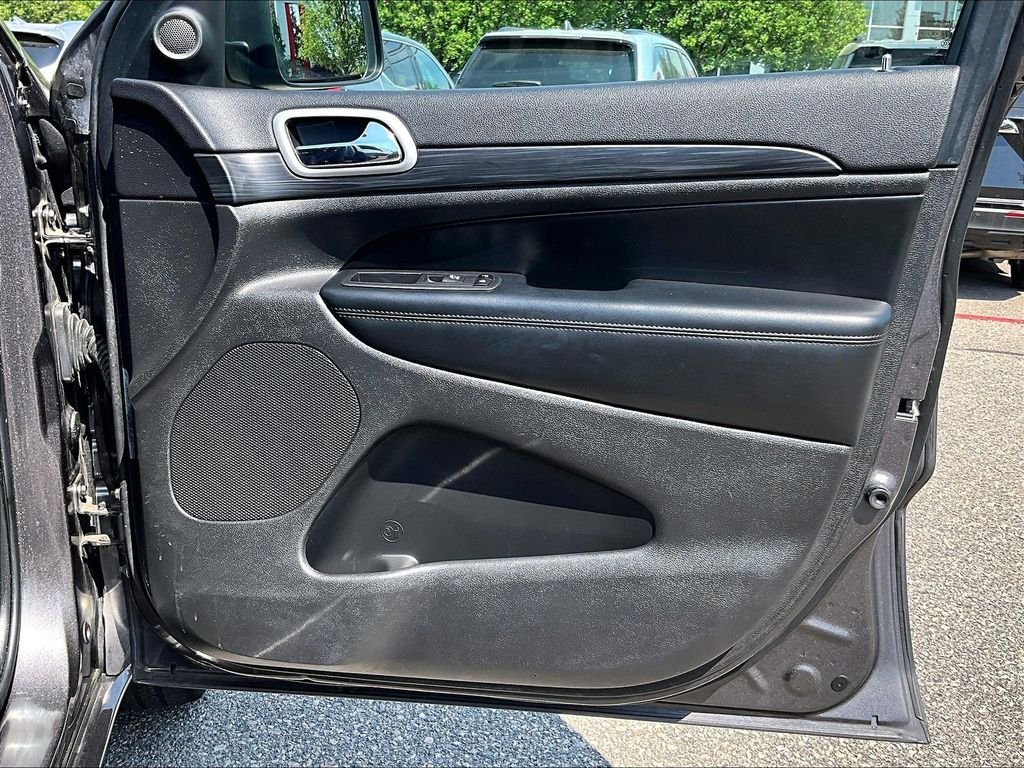 Used 2020 Gray Jeep Altitude image 12