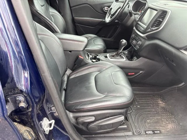 Used 2016 Blue Jeep Trailhawk image 13