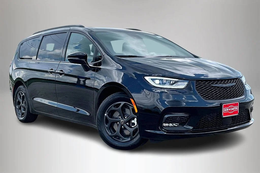 2025 Chrysler Pacifica Hybrid Select Premium S-Appearance PHEV's photo