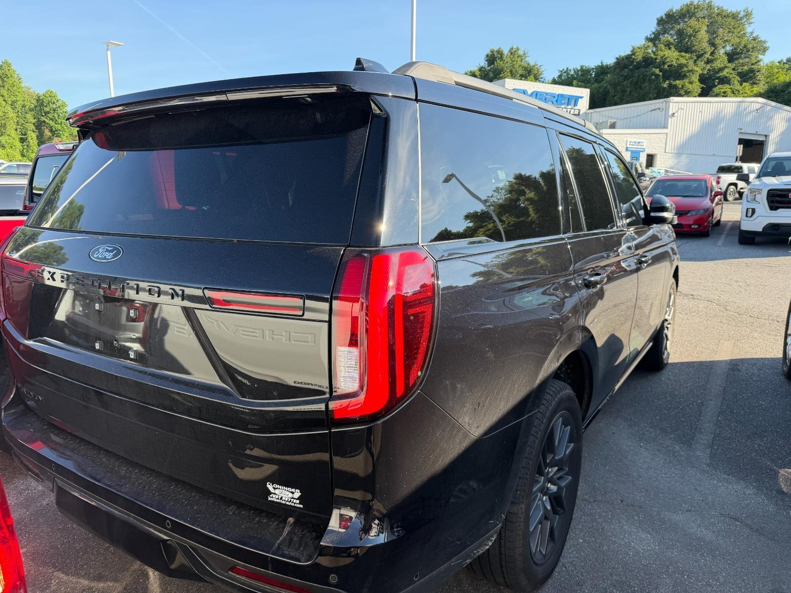 Used 2025 Black Ford Platinum image 4