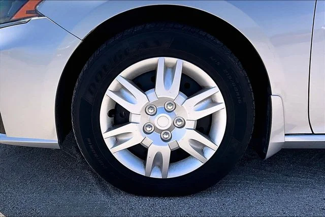 Used 2024 Silver Nissan 2.5 SR image 30