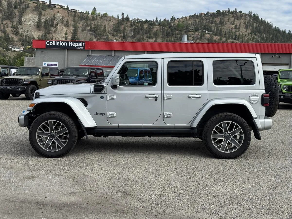 Used 2024 Silver Jeep High Altitude image 10