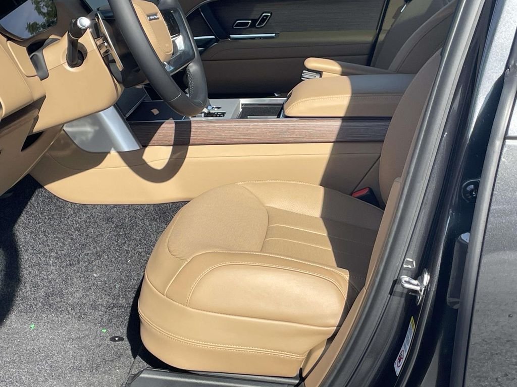 New 2026 Carpathian Grey Land Rover SE image 15