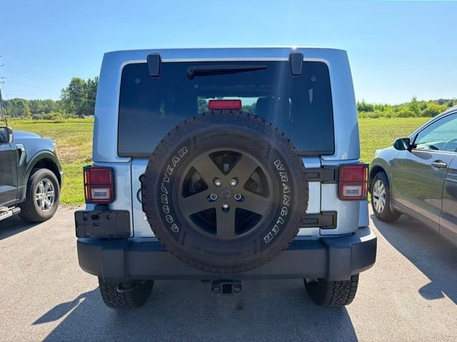 Used 2012 Beige Jeep Sahara image 9