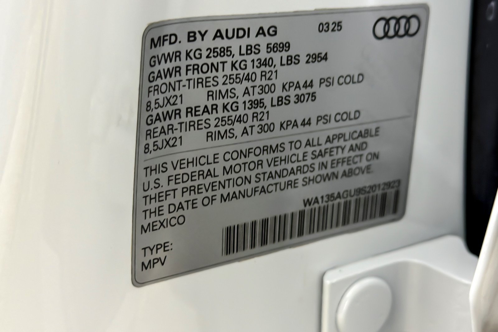 Used 2025 Glacier White Metallic Audi Prestige 3.0 TFSI quattro image 28