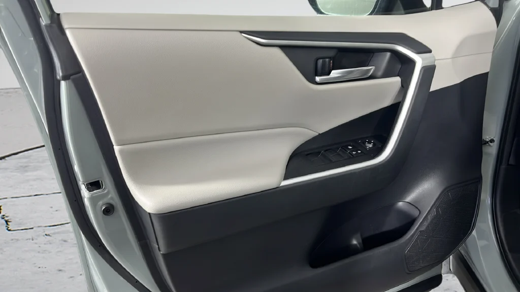 Used 2020 Green Toyota XLE image 15