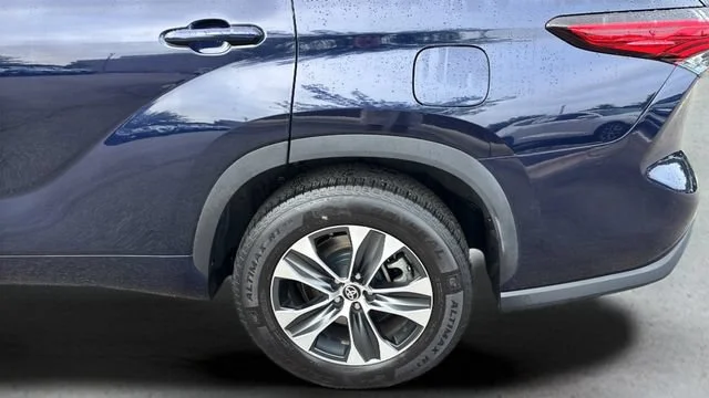 Used 2020  Toyota XLE image 39