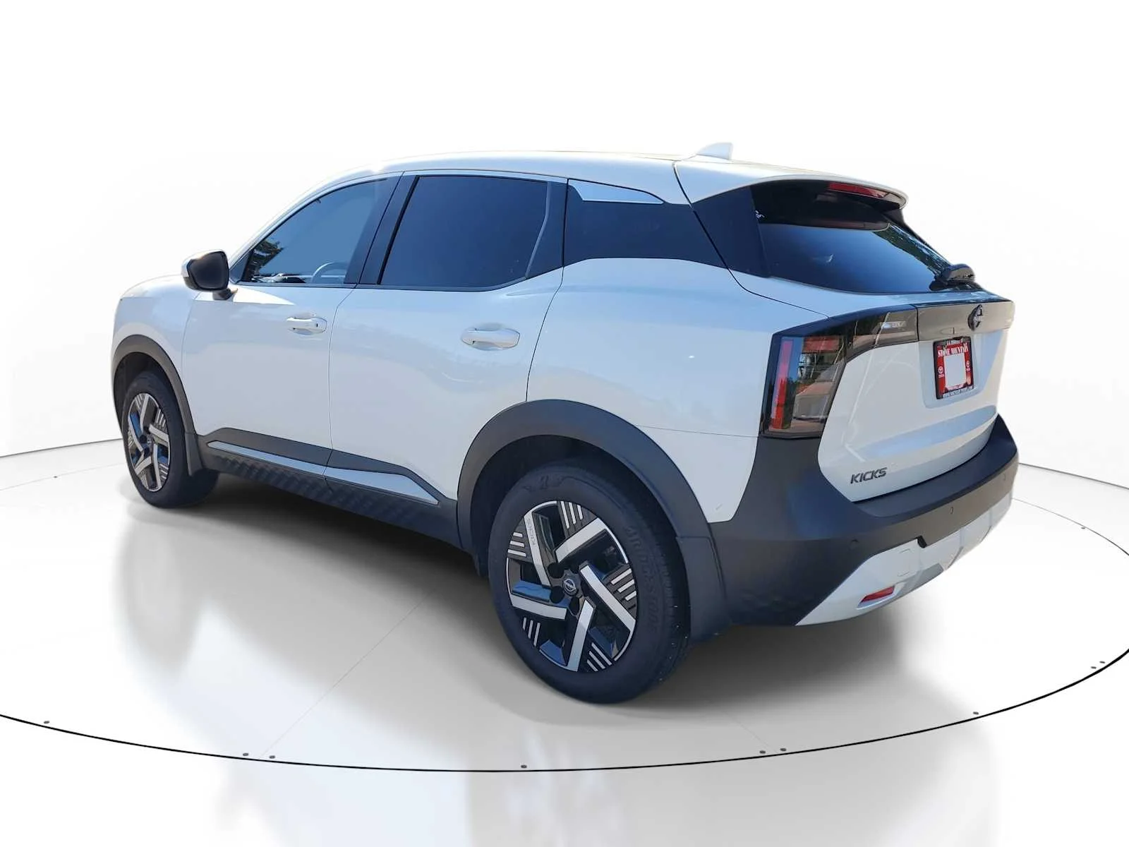 Used 2025 Aspen White Tricoat Nissan SV image 4
