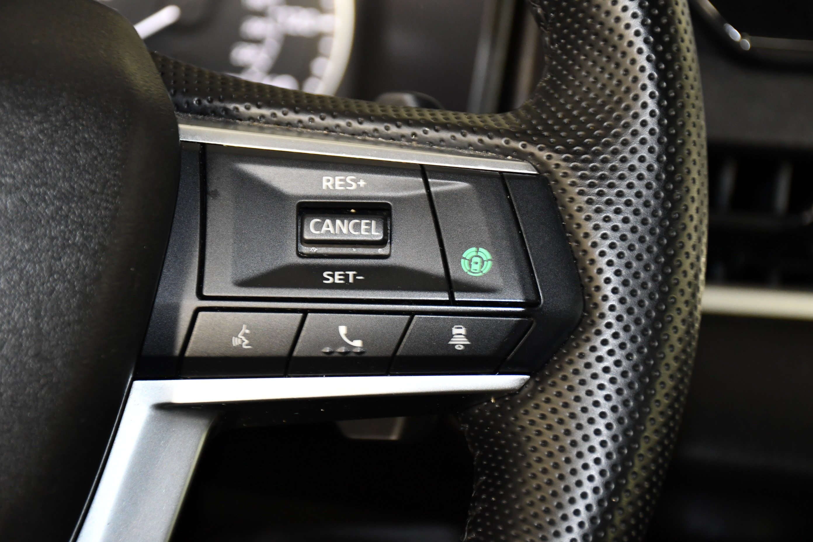 Certified Used 2024 White Diamond Mitsubishi SE image 21