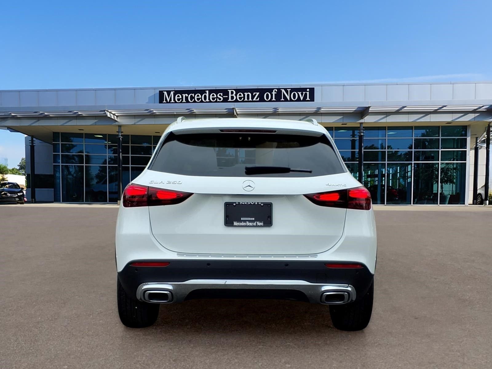 Certified Used 2025  Mercedes-Benz GLA 250 image 4