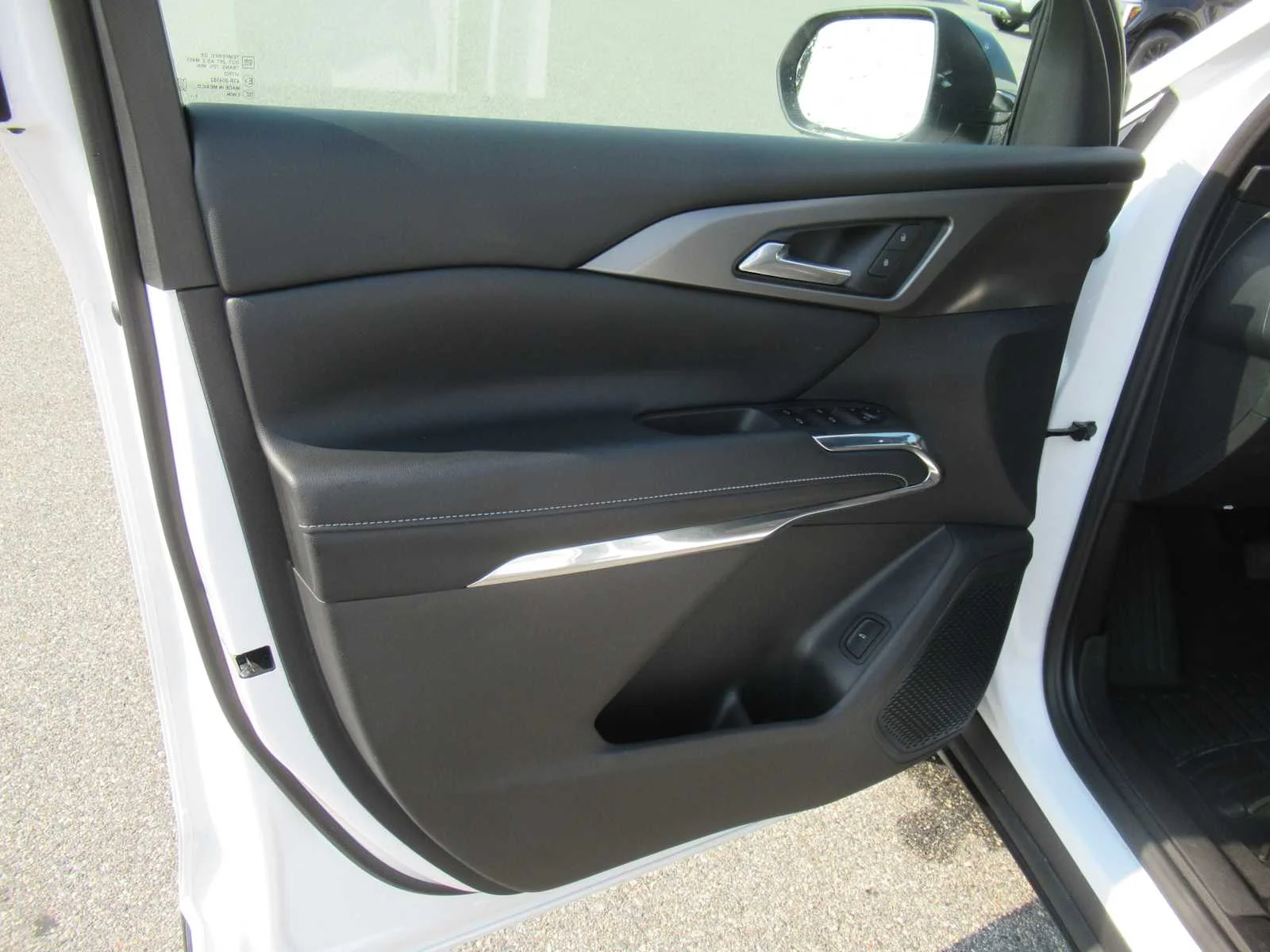 Used 2026 Summit White Chevrolet FWD LT image 23
