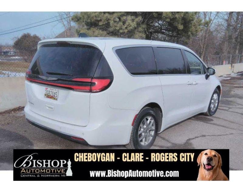 Pre-Owned 2023 Chrysler Pacifica Touring L image 5
