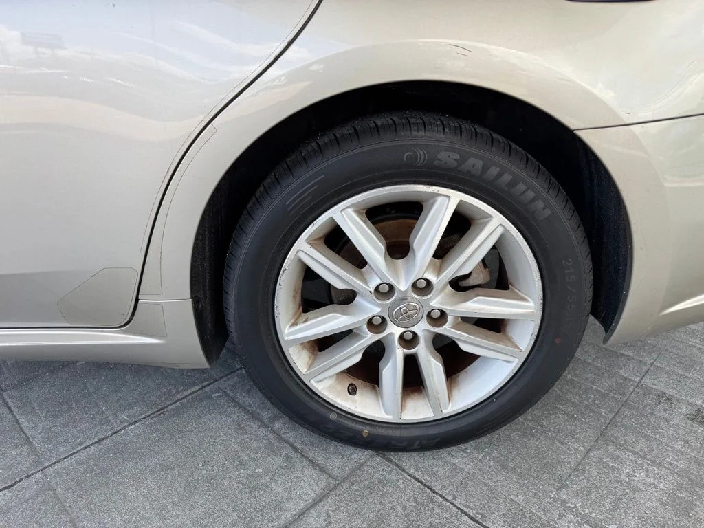 Used 2015  Toyota XLE Premium image 4