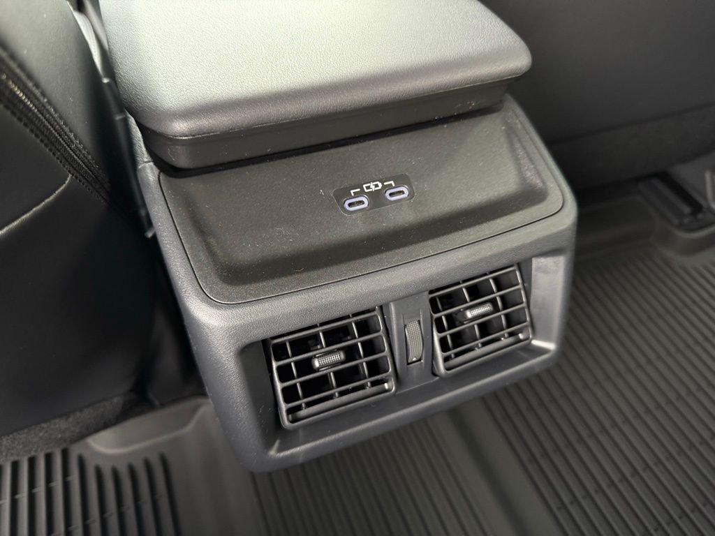 2026 Toyota bZ XLE - Photo 17