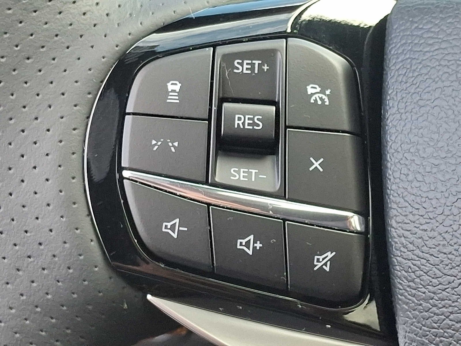 New 2026 Space White Metallic Ford Tremor® image 22