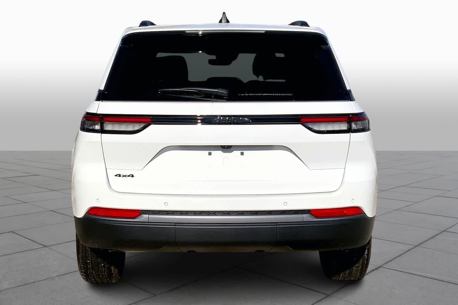 New 2026 Bright White Clearcoat Jeep Laredo Altitude image 4