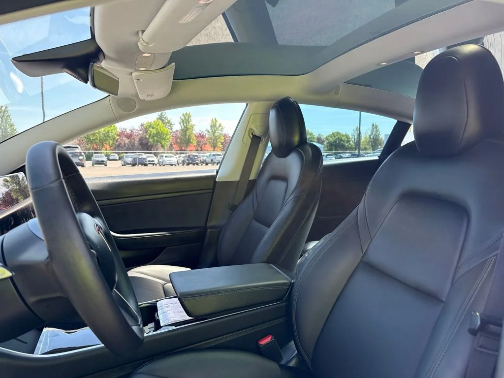 Used 2020 Pearl White Multi-Coat Tesla Standard Range Plus image 9