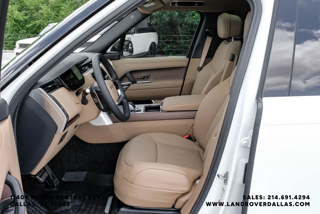 New 2026 Fuji White Land Rover SE image 3