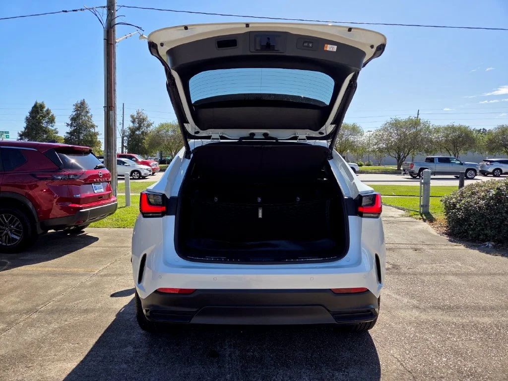 Used 2024 White Lexus 350 Premium image 26