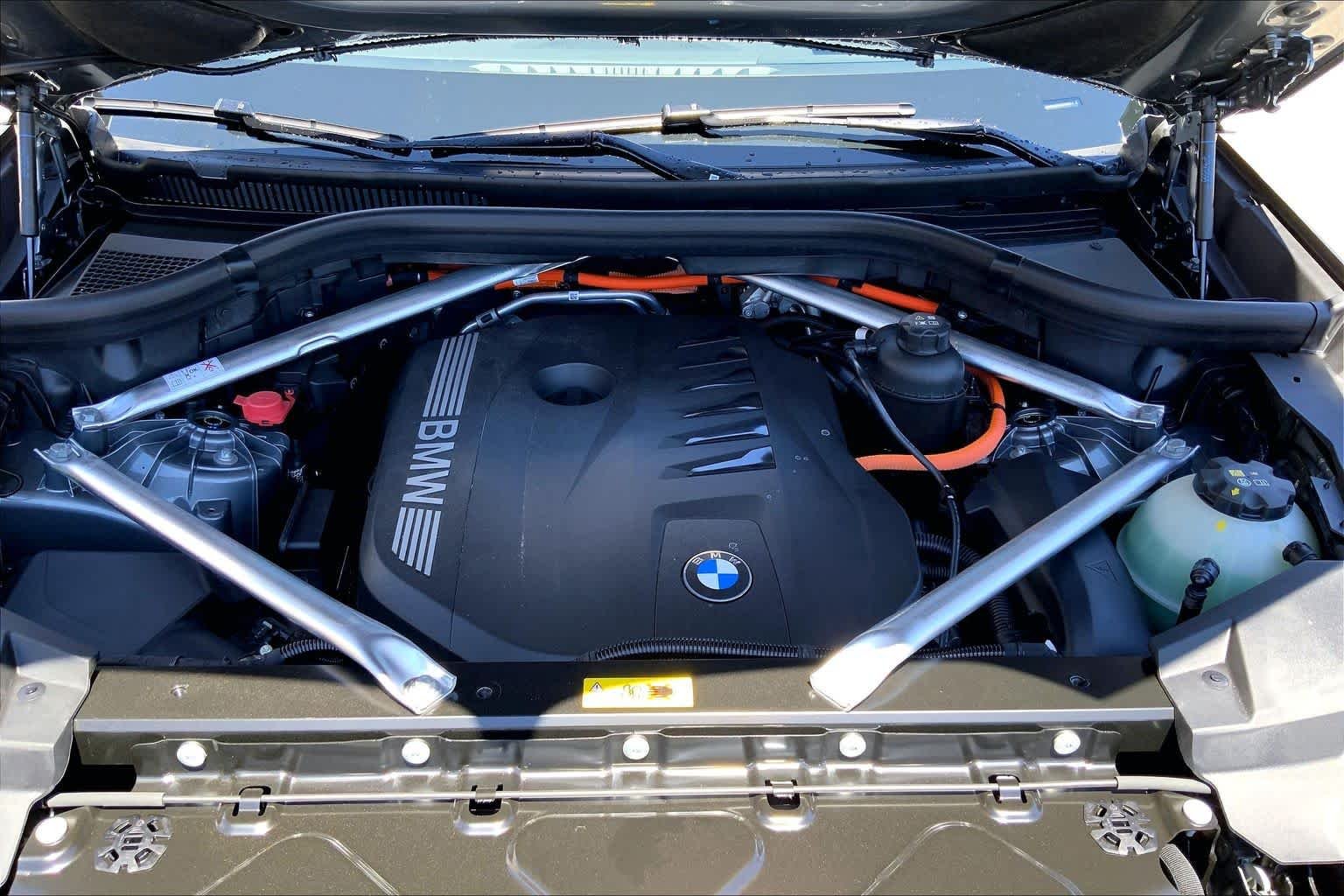 New 2026 Skyscraper Grey Metallic BMW xDrive50e image 16