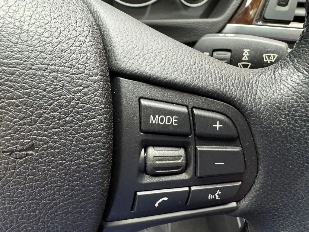 Used 2015 Black BMW 320i xDrive image 16