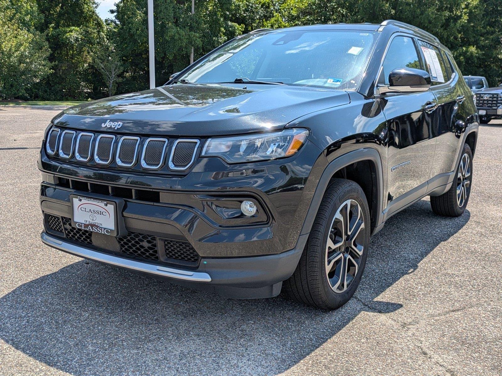Used 2022 Diamond Black Crystal Pearlcoat Jeep Limited image 8