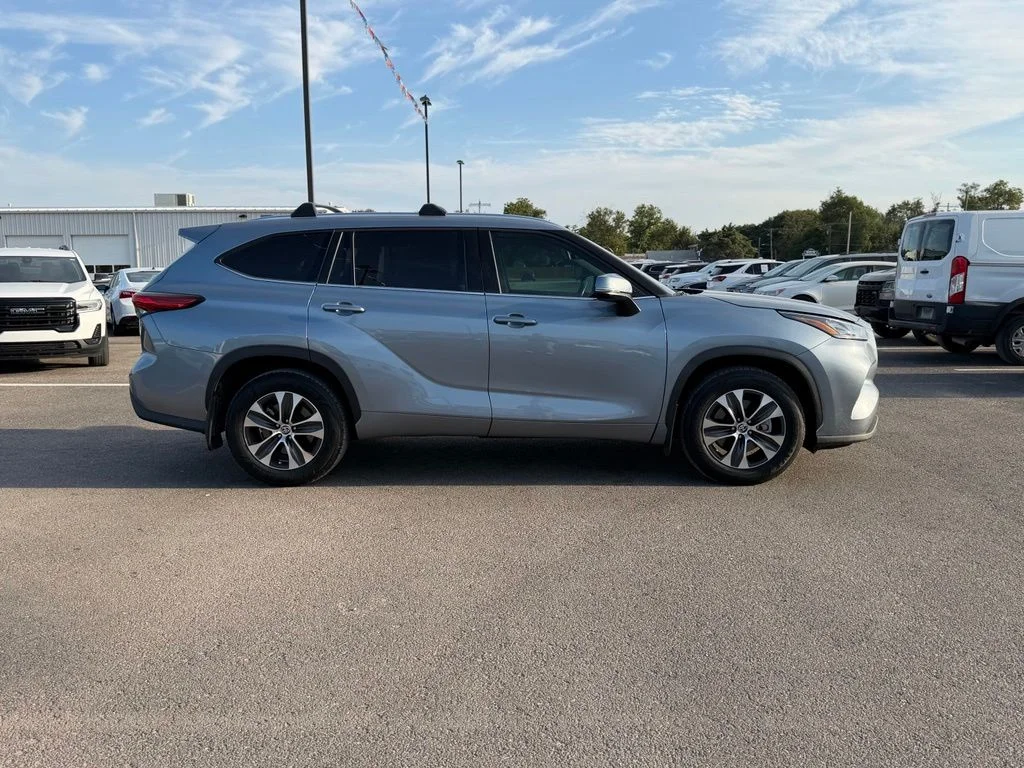 Certified Used 2020 Silver Toyota XLE image 3