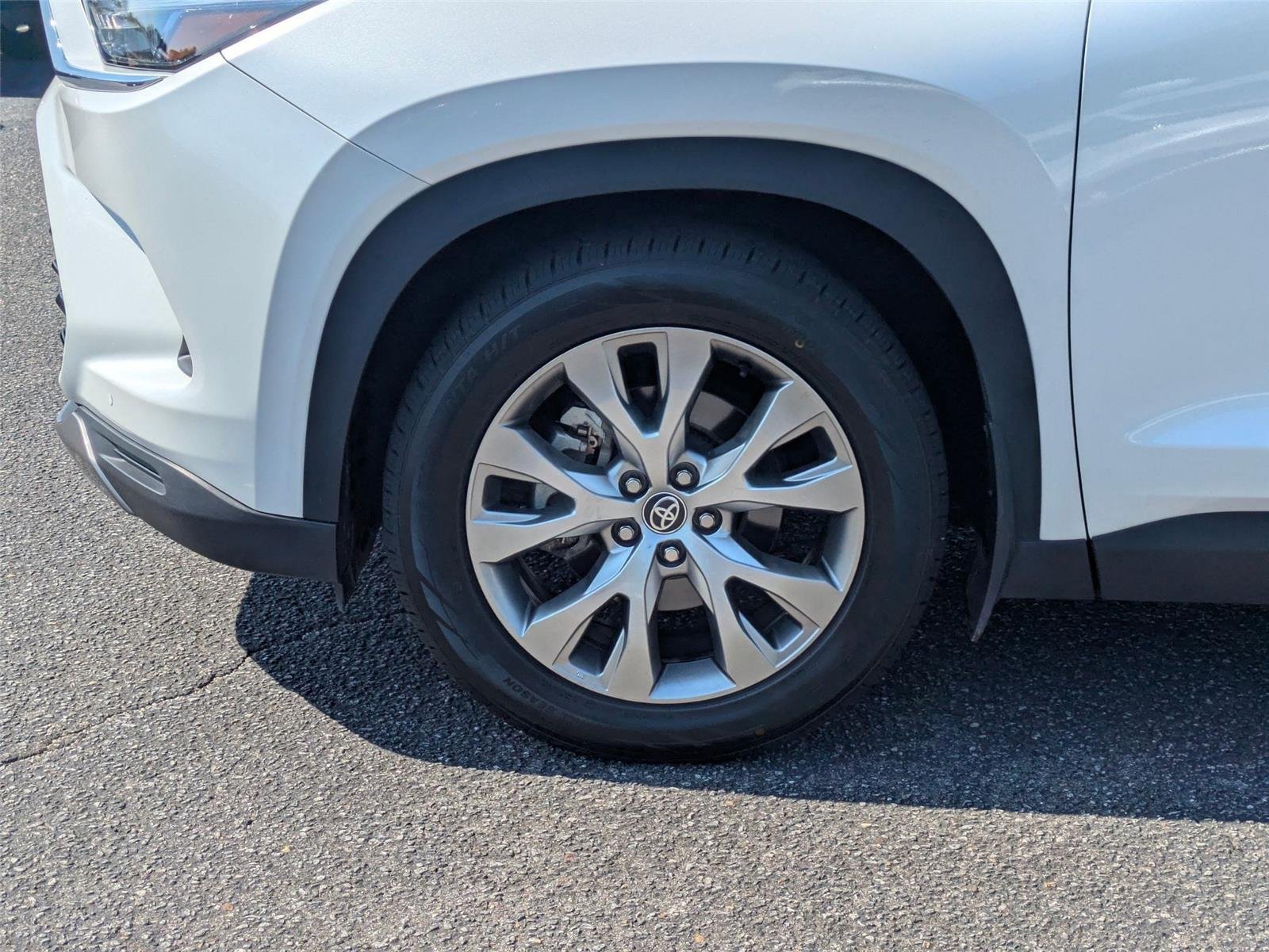 Used 2024 Wind Chill Pearl Toyota Limited image 10
