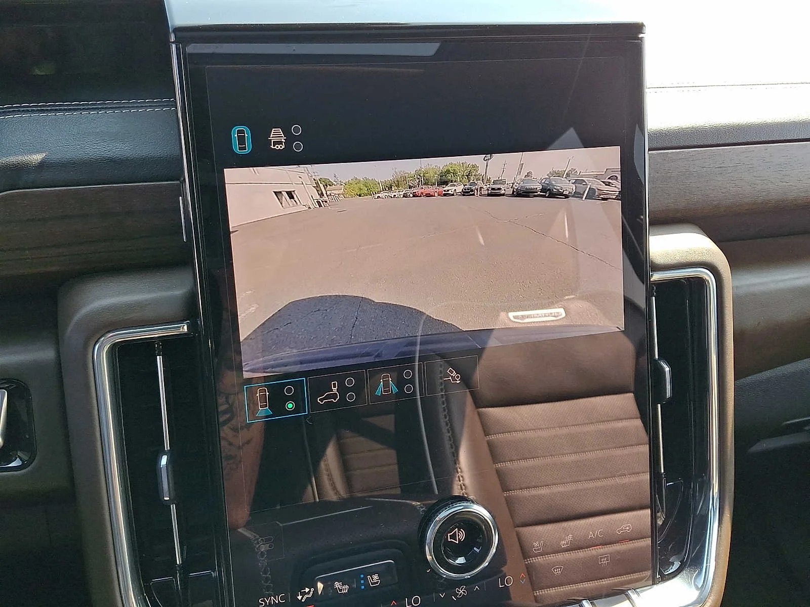 Used 2025 Onyx Black GMC Denali Ultimate image 18